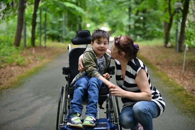 Пенсия по инвалидности ребенка: размер выплат для родителей и детей, порядок оформления