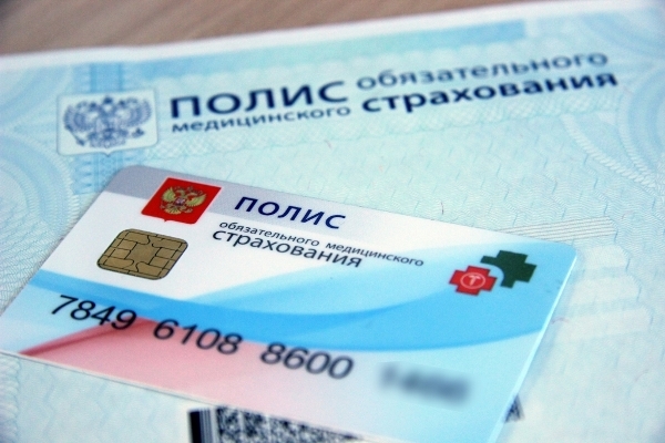 Нужно ли менять полис ОМС при переезде в другой регион: действие полиса на территории РФ