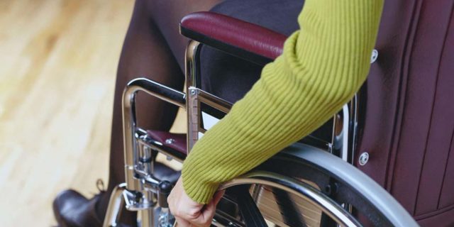 Отказ от соцпакета по инвалидности: размер компенсации и порядок отказа