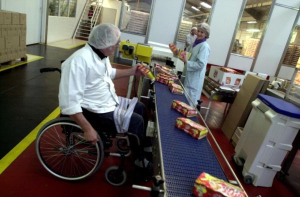 Что делать, если работнику дали 2 группу инвалидности: действия работодателя