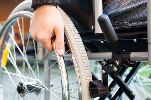 Пенсия работающим инвалидам 3 группы: как рассчитывается, что влияет на сумму выплат, индексация 2021 года